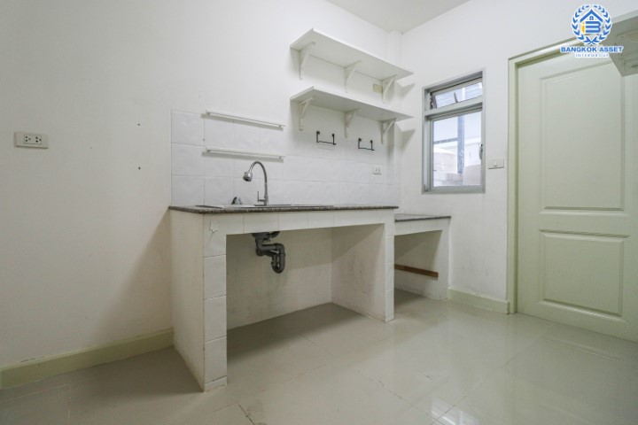 *****บ้านแฝดมือสองย่านนนทบุรี ม.ไลฟ์บางกอกบูเลอวาร์ด พระราม5 หลังมุม! เนื้อที่ 35.4 ตร.ว. ฟังก์ชัน 4 ห้องนอน 3 ห้องน้ำ 1 ที่จอดรถ แถมฟรี! 2 เครื่องปรับอากาศ 1 เครื่องทำน้ำอุ่น  บนทำเลแห่งการเดินทาง เพียง 10 นาทีถึงรถไฟฟ้าสายสีม่วง "สถานีแยกติวานนท์" เชื่อมต่อถ.นครอินทร์ ถ.ราชพฤกษ์ ใกล้ทางด่วน "ศรีรัช"